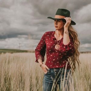 Horse and cactus top